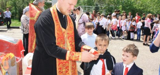 Лампада с Благодатным Огнем была доставлена в школу