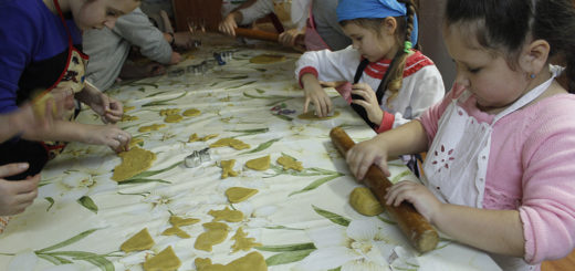 На один день трапезная Никольского храма превратилась в кондитерскую мастерскую