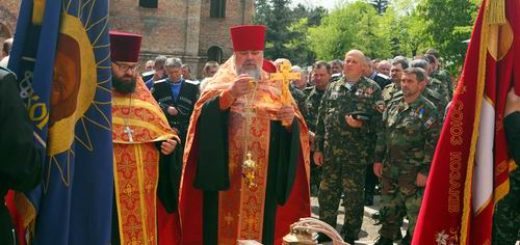 В дар Спасскому собору православные казаки Донецка передали именной колокол.