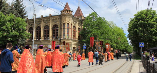 По улицам Пятигорска в пятый раз прошел общегородской Пасхальный крестный ход