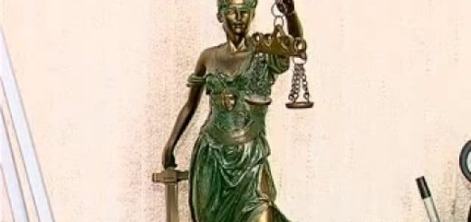 В городском отделе судебных приставов побывал православный священник