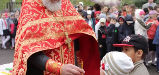 Свет благодатного огня вновь осветил школу