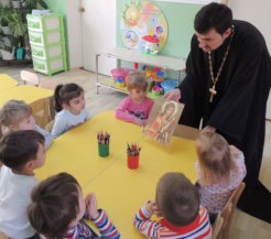 Священник рассказал дошкольникам об ангелах