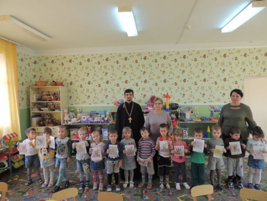 Священник рассказал дошкольникам об ангелах