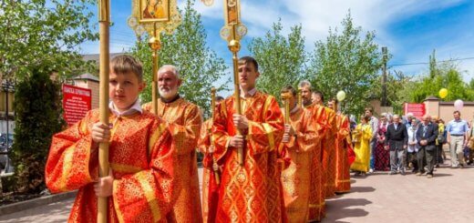 Литургическая жизнь храма Трех Святителей