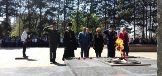 MQET1483 520x245 - В Пятигорске священник поздравил призывников