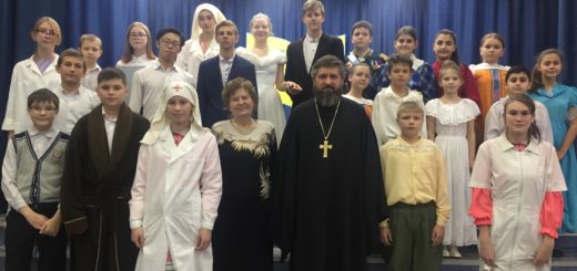 IMG 8889 520x245 - Спектакль посвятили царственным новомученикам