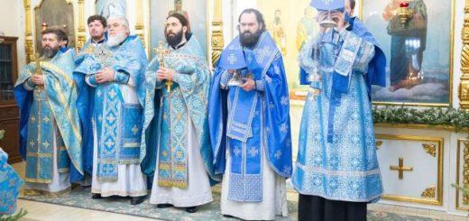 Архиепископ Феофилакт совершил богослужение в Покровском храме.