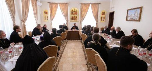 Архиепископ Феофилакт: «Мы должны сегодня особо поддержать прихожан, оказать максимальное внимание нуждающимся людям».