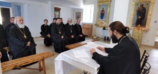 Успенский храм принял духовенство для молитвы и общения